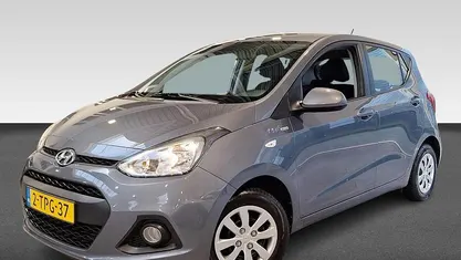 Grijs (metallic) Gebruikt 2014 Hyundai i10 GO! Hatchback | € 5.930 (Eerlijke prijs)