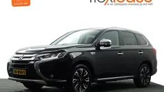 Zwart metallic Gebruikt 2015 Mitsubishi Outlander P-HEV Instyle SUV | € 14.900 (Eerlijke prijs)