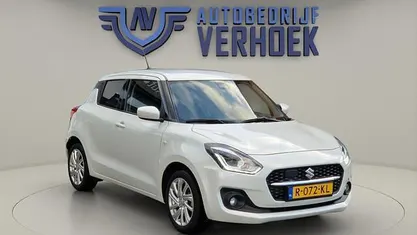 Wit Occasion 2022 Suzuki Swift Hatchback | € 15.900 (Eerlijke prijs)