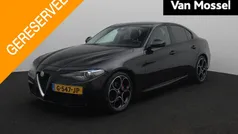 Zwart Gebruikt 2017 Alfa Romeo Giulia Super Sedan | € 24.900 (Eerlijke prijs)