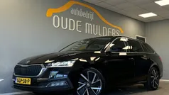 Zwart, metallic lak Gebruikt 2021 Skoda Octavia Stationwagen | € 23.950 (Eerlijke prijs)