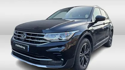 Zwart (metallic) Occasion 2023 VW Tiguan Elegance SUV | € 36.450 (Goede deal)