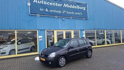 Hatchback Gebruikt 2004 Renault Clio II Komfort Hatchback | € 1.250 (Eerlijke prijs)