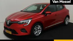 Rood Gebruikt 2021 Renault Clio V Zen Hatchback | € 11.435 (Eerlijke prijs)
