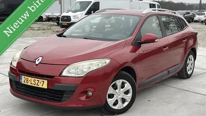 Rood Gebruikt 2010 Renault Mégane GrandTour Expression Stationwagen | € 3.250 (Eerlijke prijs)