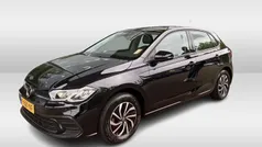 Zwart, metallic lak Gebruikt 2022 VW Polo Life Hatchback | € 19.450 (Eerlijke prijs)