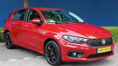 Rood, metallic lak Gebruikt 2019 Fiat Tipo Hatchback | € 11.250 (Eerlijke prijs)