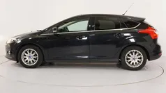 Zwart Gebruikt 2011 Ford Focus Titanium Hatchback | € 4.650 (Eerlijke prijs)