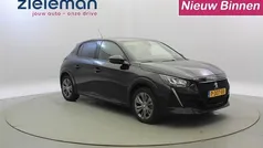 Zwart Gebruikt 2022 Peugeot e-208 Allure Hatchback | € 16.345 (Goede deal)