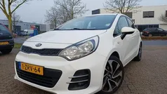 Wit Gebruikt 2015 Kia Rio Comfort Hatchback | € 6.950 (Eerlijke prijs)