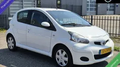 Wit Gebruikt 2010 Toyota Aygo Hatchback | € 3.050 (Eerlijke prijs)