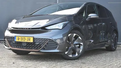 Grijs Occasion 2022 Cupra Born Hatchback | € 23.895 (Eerlijke prijs)