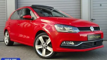Rood Gebruikt 2015 VW Polo Highline Hatchback | € 7.745 (Eerlijke prijs)