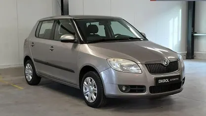Beige (metallic) Gebruikt 2008 Skoda Fabia Ambiente Hatchback | € 6.450 (Eerlijke prijs)