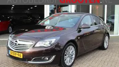 Bruin (metallic) Gebruikt 2014 Opel Insignia Business Hatchback | € 7.488 (Eerlijke prijs)
