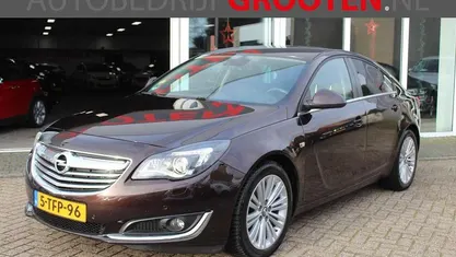 Bruin (metallic) Gebruikt 2014 Opel Insignia Business Hatchback | € 6.888 (Goede deal)