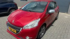 Rood Gebruikt 2014 Peugeot 208 Allure Hatchback | € 2.950 (Super prijs)