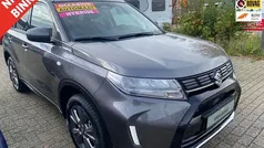 Gebruikt 2025 Suzuki Vitara Style SUV | € 29.950 (Eerlijke prijs)