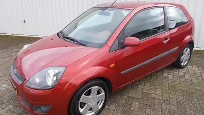 Oranje Gebruikt 2006 Ford Fiesta Futura Hatchback | € 1.350 (Goede deal)