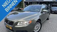Groen, metallic lak Gebruikt 2008 Volvo V70 Summum Stationwagen | € 8.450 (Eerlijke prijs)