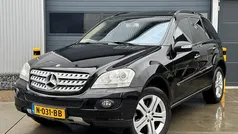 Zwart (metallic) Gebruikt 2007 Mercedes 500 SUV | € 8.799 (Eerlijke prijs)
