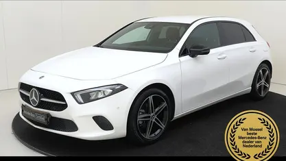 Wit Occasion 2019 Mercedes A180 Luxury Hatchback | € 23.495 (Eerlijke prijs)