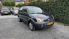 Grijs, metallic lak Gebruikt 2010 Ford Fusion Cool & Sound Edition MPV | € 2.745 (Eerlijke prijs)