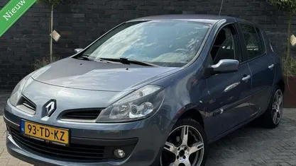 Occasion Renault Clio II Dynamique 110 PK (80 kW) 2006 Blauw Hatchback