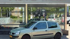 Groen Gebruikt 2004 Renault Clio II Authentique Hatchback | € 1.995 (Eerlijke prijs)