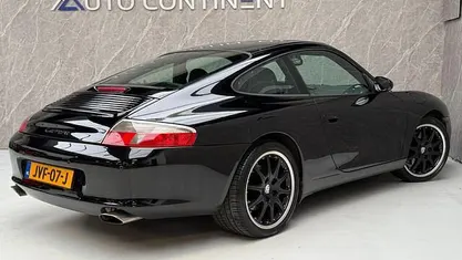 Zwart Occasion 2004 Porsche 911 Carrera Coupé | € 34.950 (Eerlijke prijs)