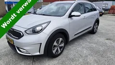 Grijs Gebruikt 2016 Kia Niro First Edition SUV | € 10.999 (Eerlijke prijs)