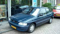 Blauw Gebruikt 1995 Ford Escort Hatchback | € 2.250