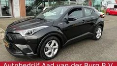 Zwart, metallic lak Gebruikt 2018 Toyota C-HR SUV | € 18.950 (Eerlijke prijs)