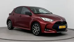 Rood Gebruikt 2021 Toyota Yaris Hybrid Executive Hatchback | € 23.999 (Eerlijke prijs)