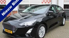 Zwart (metallic) Gebruikt 2020 Ford Focus Business Edition Hatchback | € 15.995 (Eerlijke prijs)