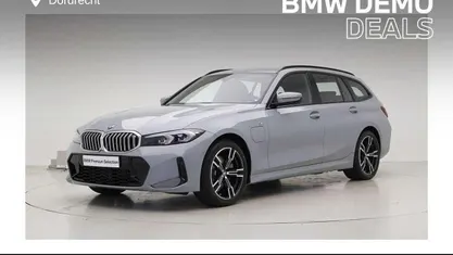 Brooklyn grau metallic (grijs metallic) Gebruikt 2024 BMW 320e Shadowline Stationwagen | € 42.895 (Eerlijke prijs)