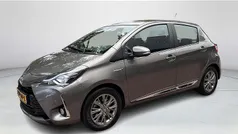Grijs Gebruikt 2018 Toyota Yaris Hybrid Executive Hatchback | € 17.949 (Eerlijke prijs)