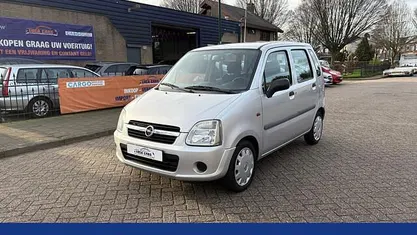 Gebruikt 2005 Opel Agila Essentia Hatchback | € 1.295 (Eerlijke prijs)