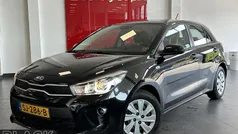 Zwart Gebruikt 2018 Kia Rio Hatchback | € 11.950 (Eerlijke prijs)