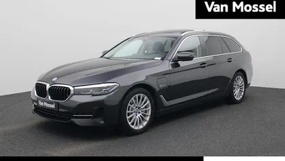 Grijs Gebruikt 2021 BMW 530e Stationwagen | € 29.900 (Eerlijke prijs)