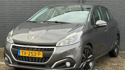 Occasion 2018 Peugeot 208 Signature Sky Hatchback | € 5.945 (Eerlijke prijs)