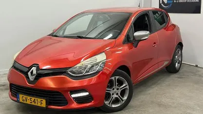 Rood Gebruikt 2015 Renault Clio IV Expression Hatchback | € 4.949 (Goede deal)