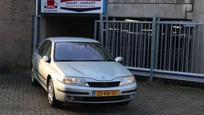 Grijs Occasion 2005 Renault Laguna II Expression Hatchback | € 1.399 (Eerlijke prijs)