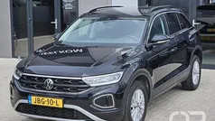 Zwart Gebruikt 2022 VW T-Roc Life SUV | € 27.449 (Super prijs)