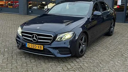 Blauw Gebruikt 2019 Mercedes E220 AMG Sedan | € 22.999 (Goede deal)