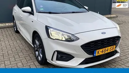 Wit (metallic) Occasion 2021 Ford Focus Business Edition Stationwagen | € 10.844 (Goede deal)