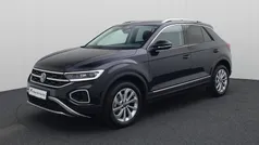 Zwart Gebruikt 2025 VW T-Roc Style SUV | € 35.940 (Eerlijke prijs)