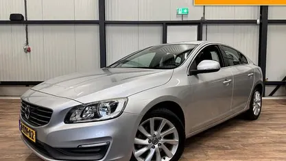 Grijs Gebruikt 2014 Volvo S60 Momentum Sedan | € 11.890 (Eerlijke prijs)
