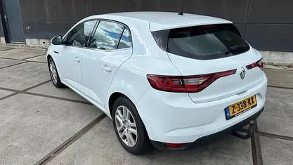 Occasion 2016 Renault Mégane IV Zen Hatchback | € 6.500 (Goede deal)