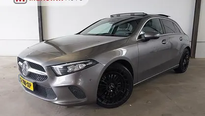 Grijs Gebruikt 2018 Mercedes A200 Premium Hatchback | € 18.950 (Goede deal)